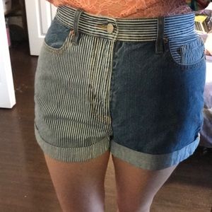 🦋 Cute striped jeans shorts 🦋 Urban outfitters